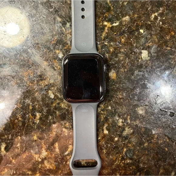 Apple Watch SE GPS+ Cellular 44mm Midnight aluminum Apple Watch SE GPS+ Cellular 44mm Midnight aluminum